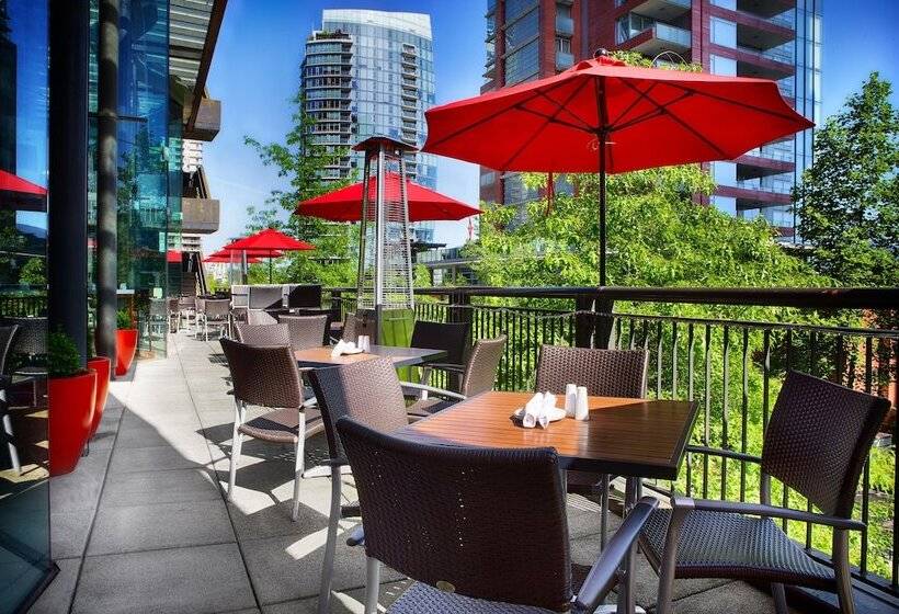 Pinnacle Hotel Harbourfront