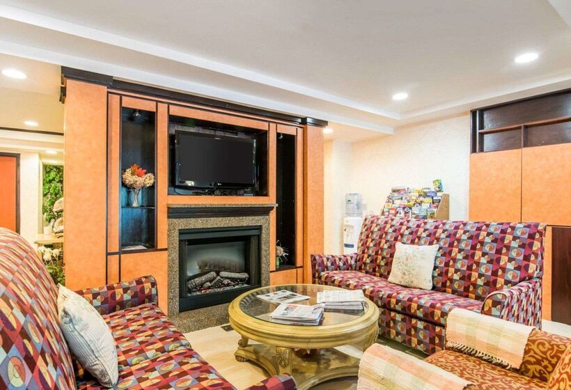 בית מלון כפרי Quality Inn