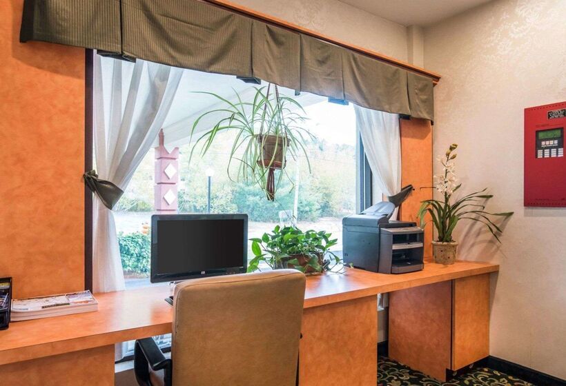 בית מלון כפרי Quality Inn