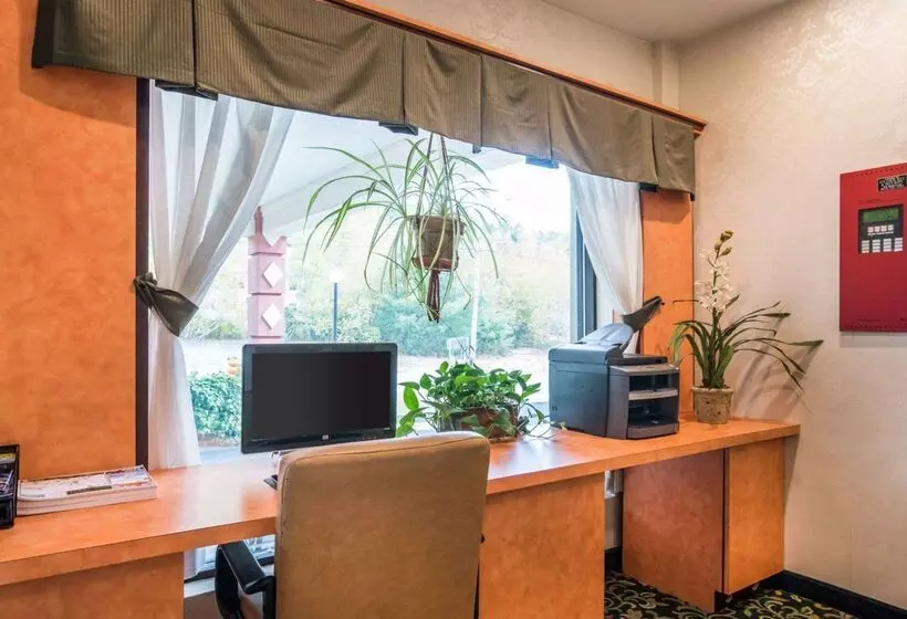 Отель Quality Inn