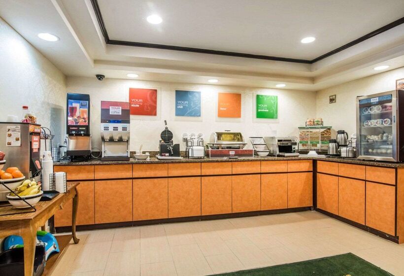 בית מלון כפרי Quality Inn