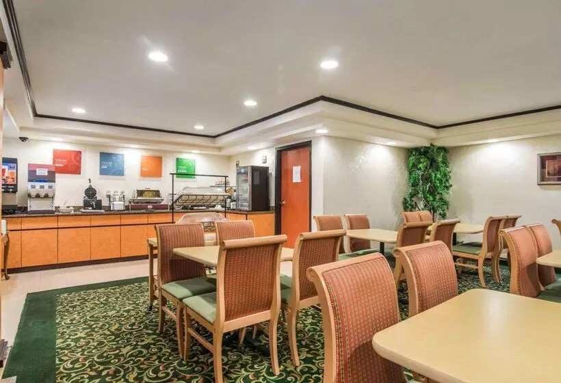 Отель Quality Inn