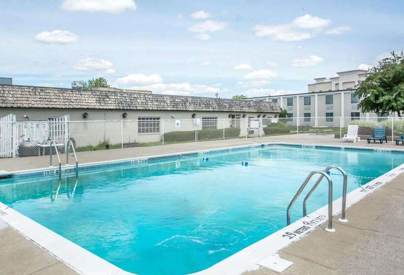 בית מלון כפרי Quality Inn Geneseo