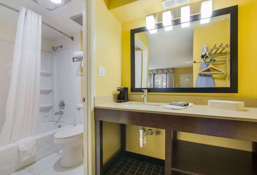 فندق Quality Inn