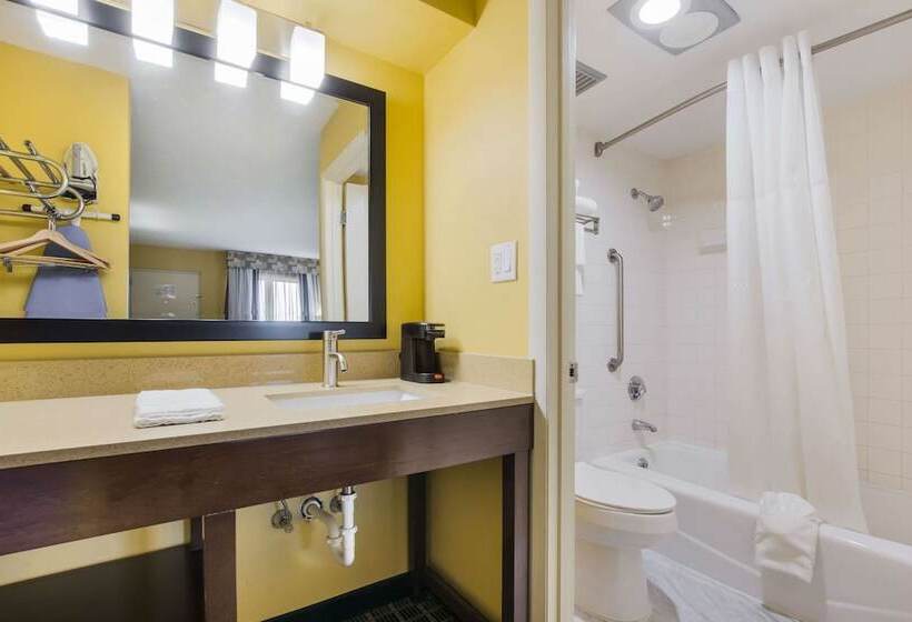 فندق Quality Inn