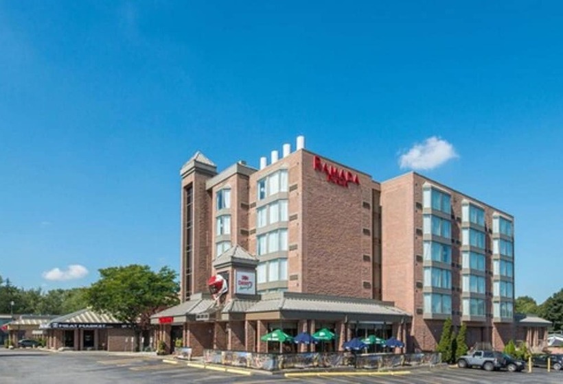 בית מלון כפרי Ramada Plaza By Wyndham Niagara Falls