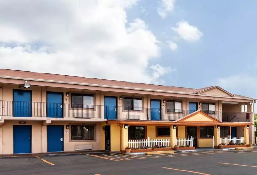 هتل Red Carpet Inn Elkton