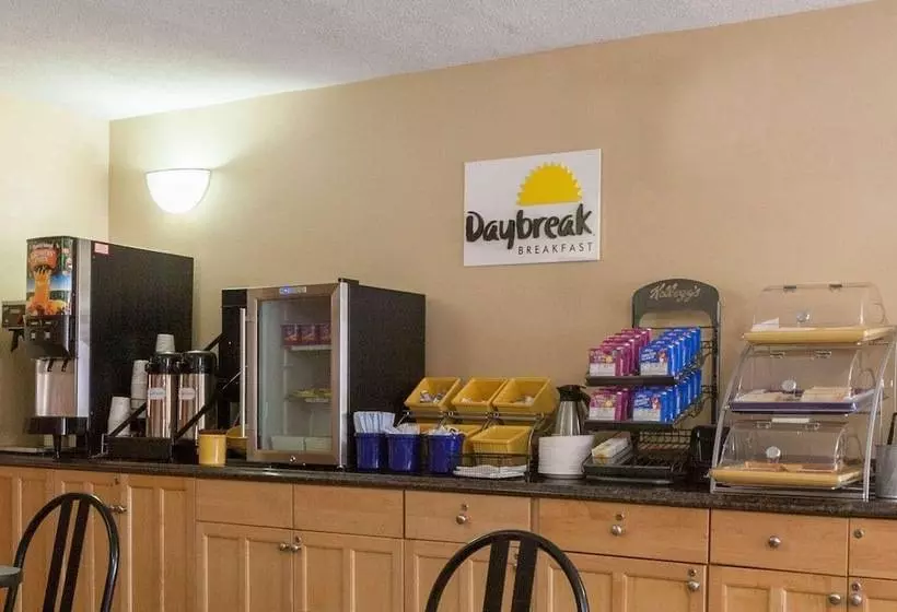 هتل Red Carpet Inn Elkton