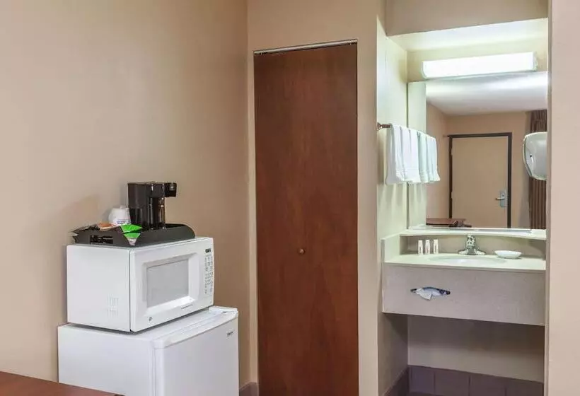 هتل Red Carpet Inn Elkton