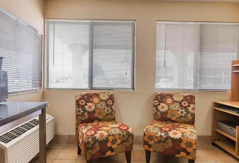 هتل Red Carpet Inn Elkton