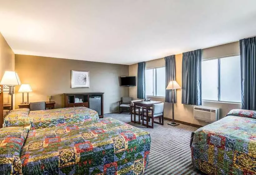 هتل Rodeway Inn Regalodge