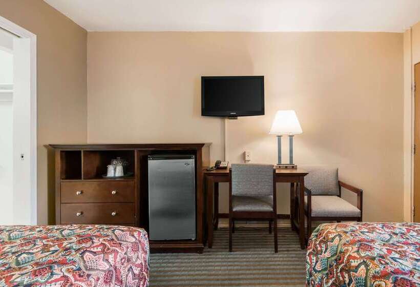 בית מלון כפרי Rodeway Inn Regalodge