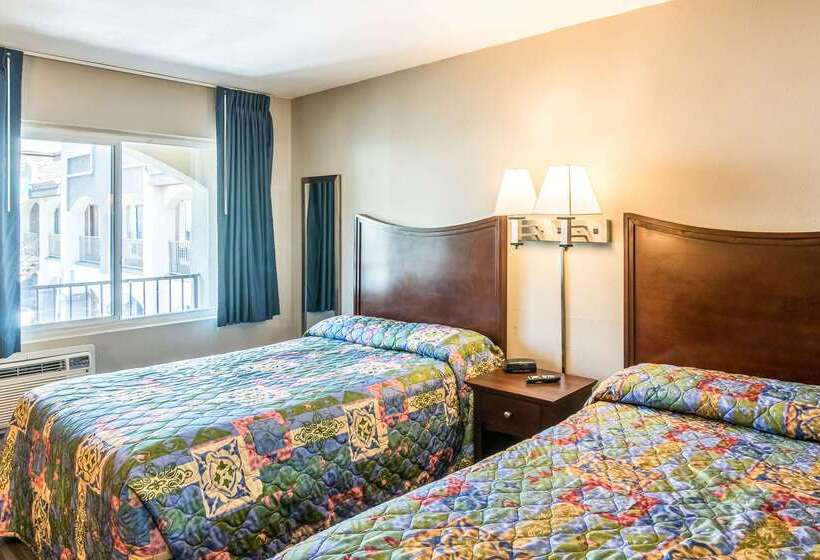 בית מלון כפרי Rodeway Inn Regalodge