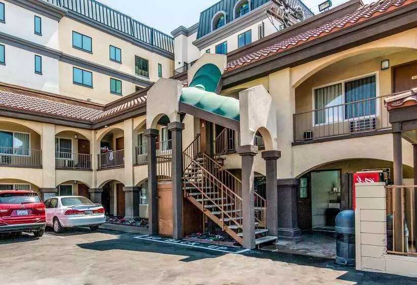 هتل Rodeway Inn Regalodge