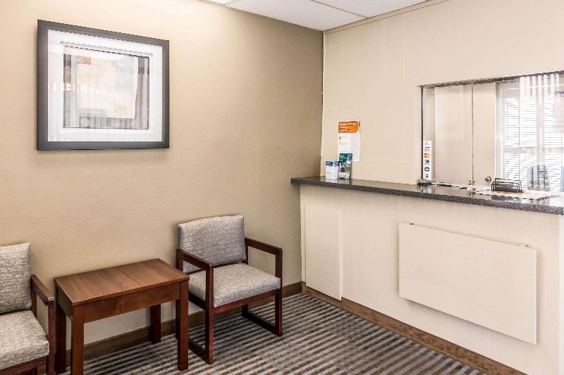 בית מלון כפרי Rodeway Inn Regalodge