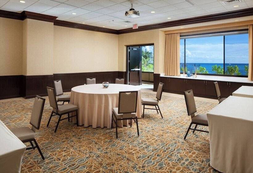 בית מלון כפרי Sheraton Waikiki Beach Resort