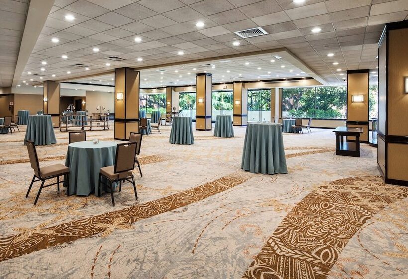 בית מלון כפרי Sheraton Waikiki Beach Resort