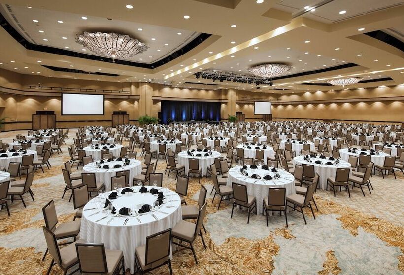 בית מלון כפרי Sheraton Waikiki Beach Resort