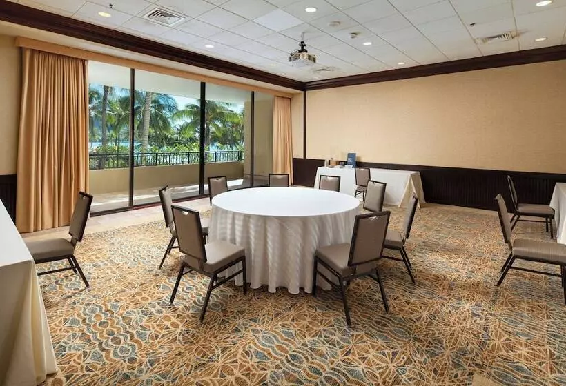 호텔 Sheraton Waikiki Beach Resort