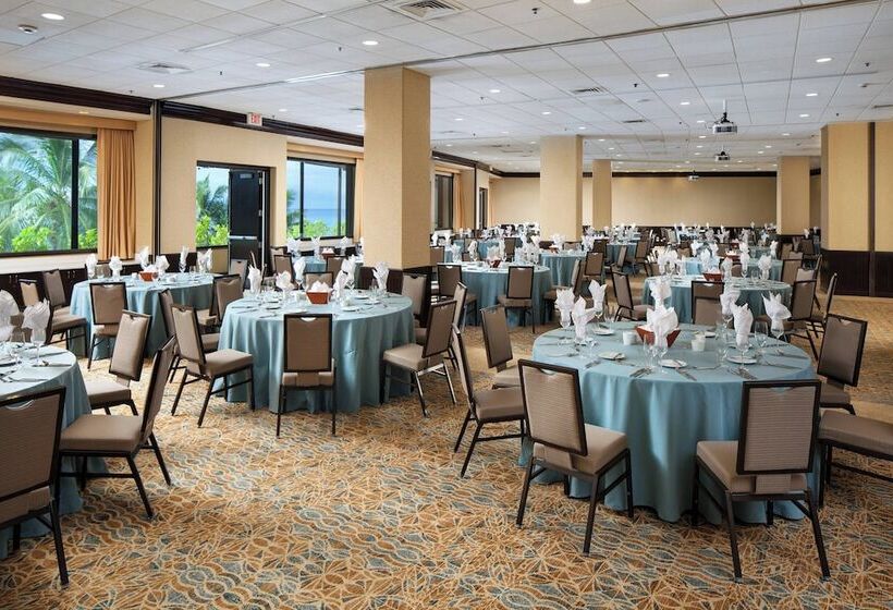 בית מלון כפרי Sheraton Waikiki Beach Resort