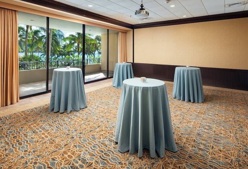 בית מלון כפרי Sheraton Waikiki Beach Resort