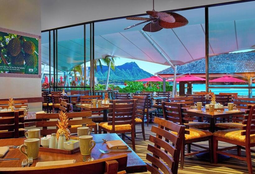 בית מלון כפרי Sheraton Waikiki Beach Resort