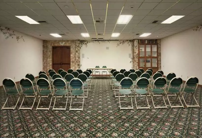 酒店 Travelodge By Wyndham Lemoore Near Naval Air Station