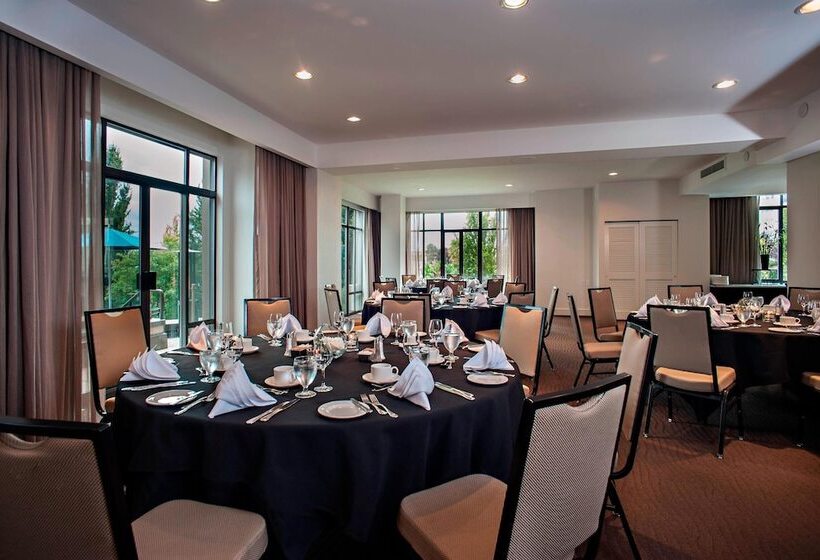 Delta Hotels By Marriott Victoria Ocean Pointe Resort