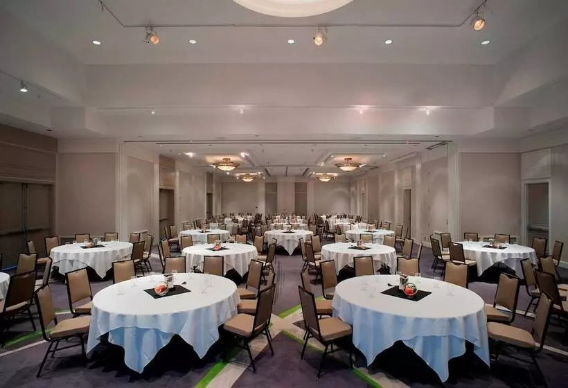 Delta Hotels By Marriott Victoria Ocean Pointe Resort