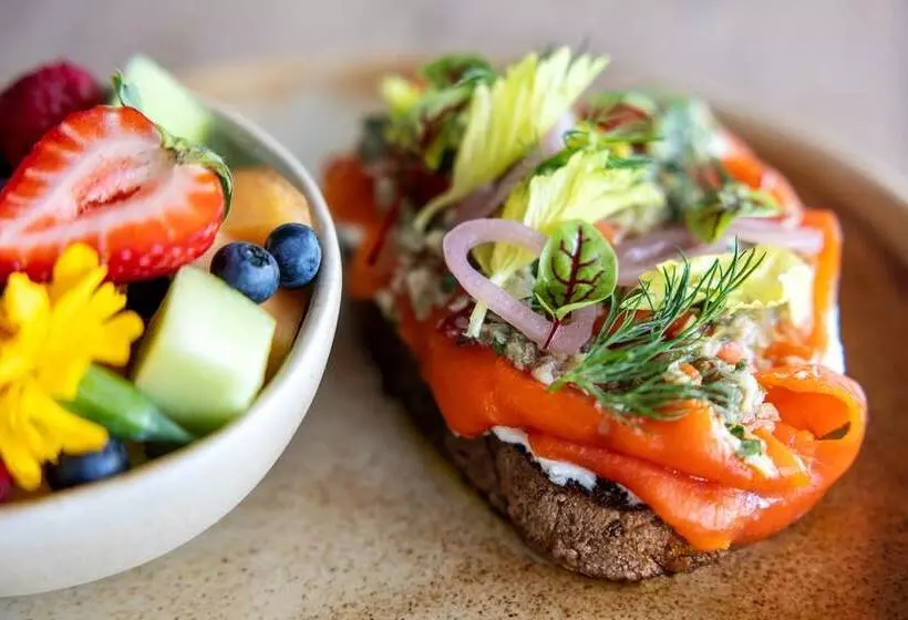 Delta Hotels By Marriott Victoria Ocean Pointe Resort