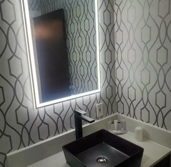 هتل Alpine Inn Abbotsford