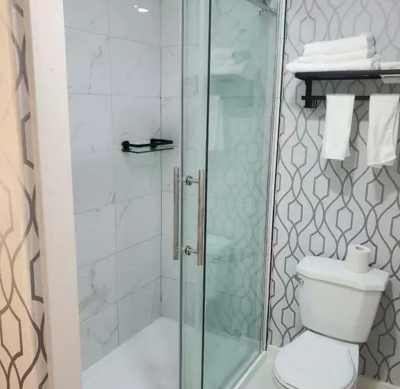 هتل Alpine Inn Abbotsford