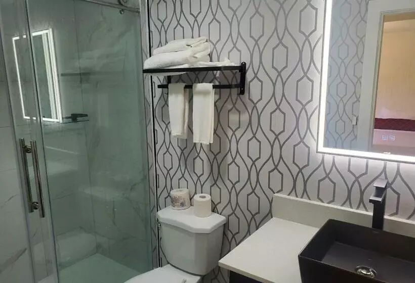 هتل Alpine Inn Abbotsford