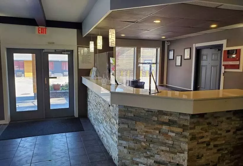 هتل Alpine Inn Abbotsford