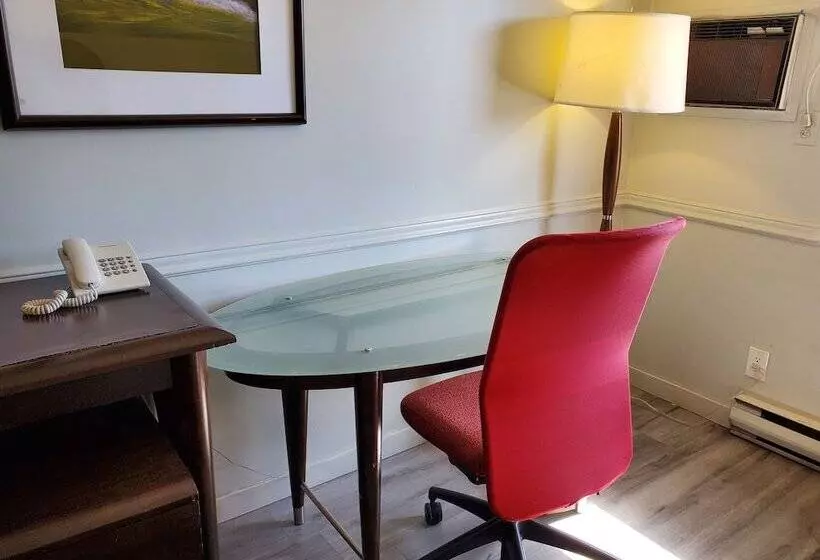 هتل Alpine Inn Abbotsford