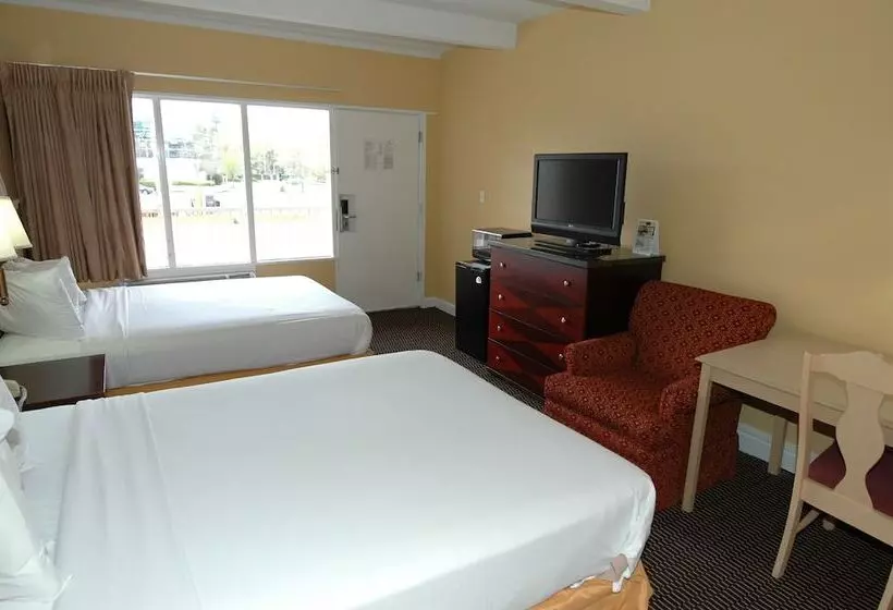 Отель Ambassadors Inn & Suites