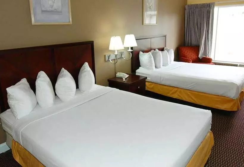 Отель Ambassadors Inn & Suites