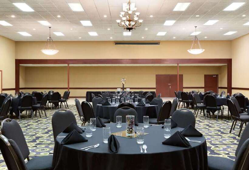 Hotel Baymont By Wyndham Mandan Bismarck Area