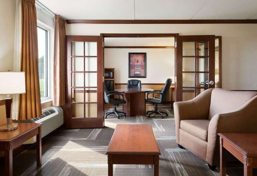 Hotel Baymont By Wyndham Mandan Bismarck Area