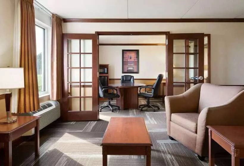 בית מלון כפרי Baymont By Wyndham Mandan Bismarck Area