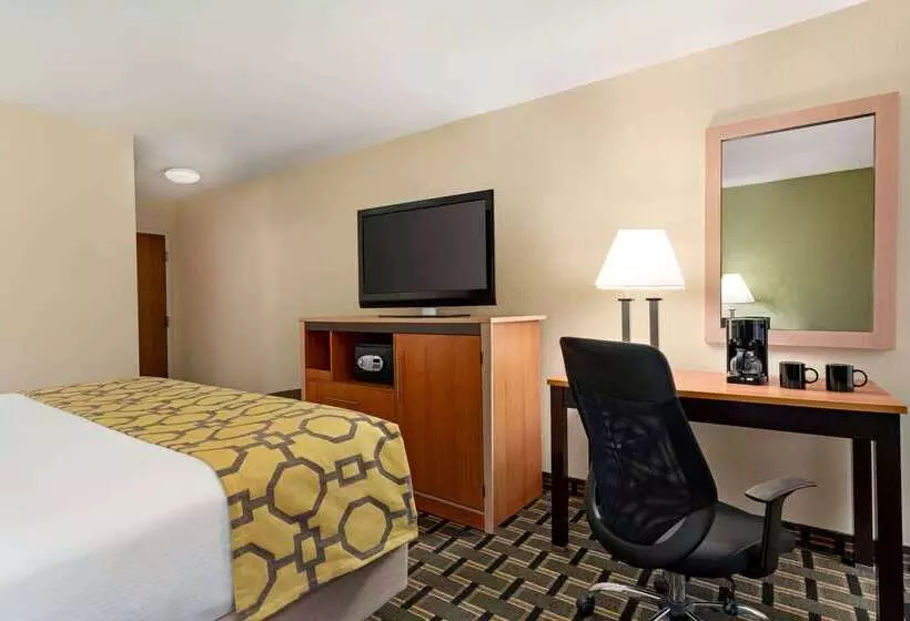 هتل Baymont By Wyndham North Dartmouth Fall River