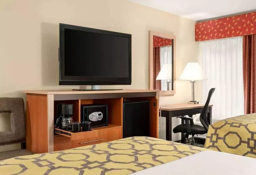 هتل Baymont By Wyndham North Dartmouth Fall River