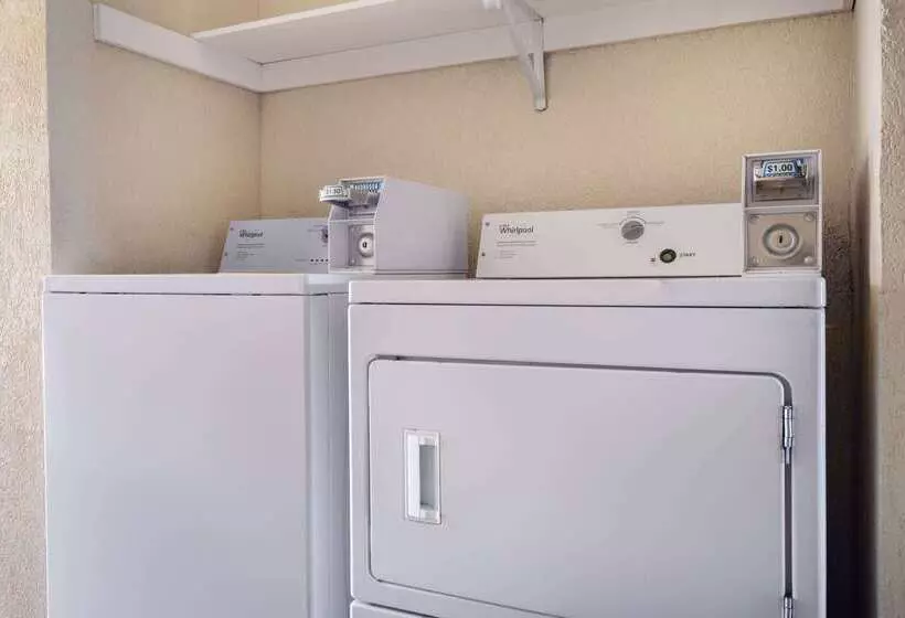 酒店 Days Inn By Wyndham Macon I475