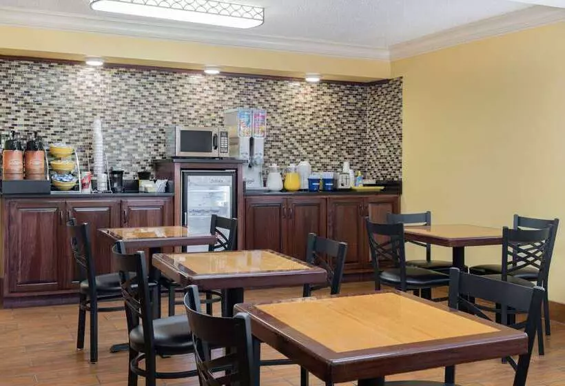 酒店 Days Inn By Wyndham Macon I475