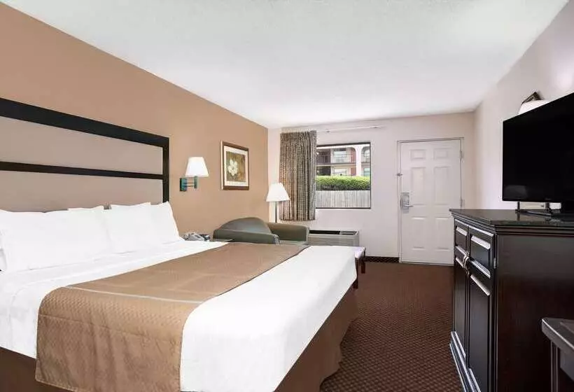 酒店 Days Inn By Wyndham Macon I475