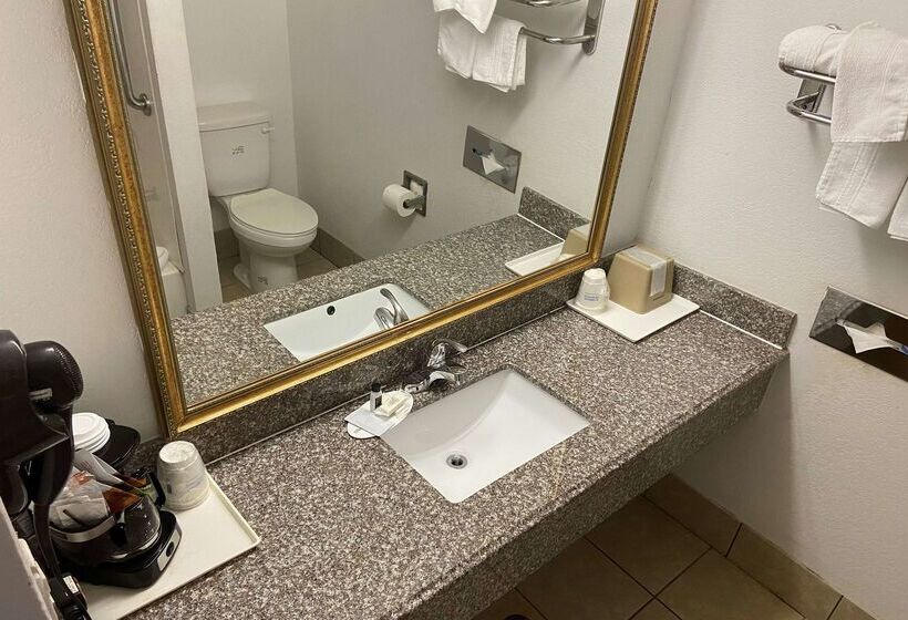 Hotel Days Inn By Wyndham Shawnee