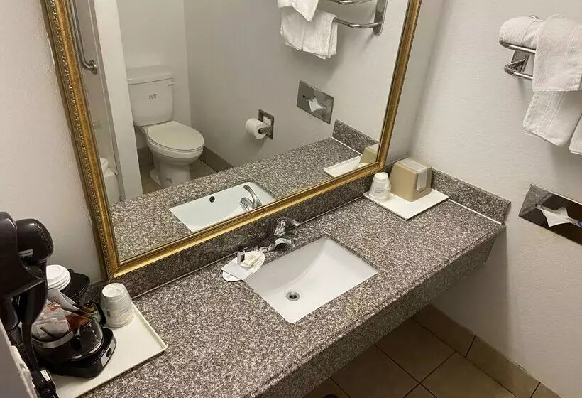 호텔 Days Inn By Wyndham Shawnee