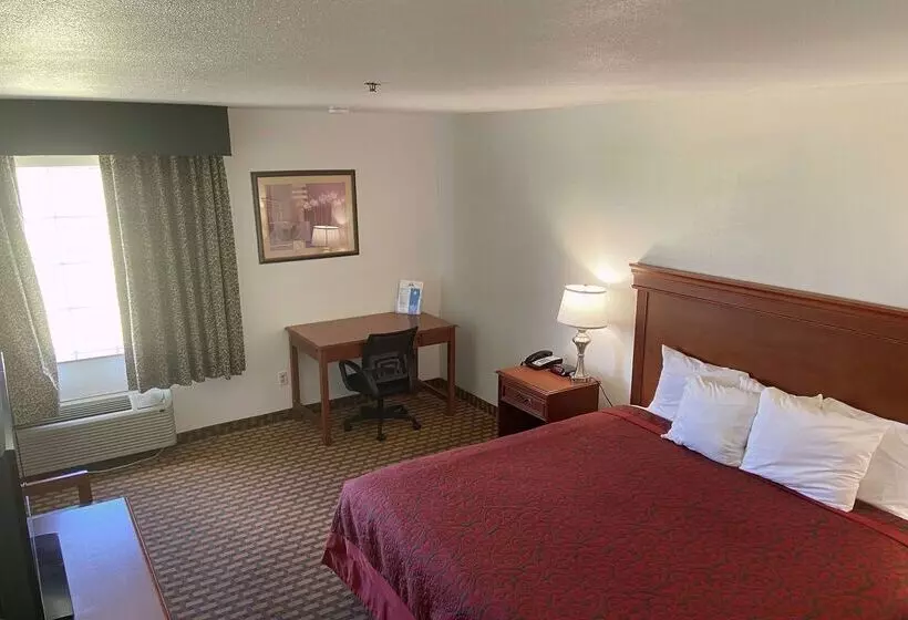 호텔 Days Inn By Wyndham Shawnee