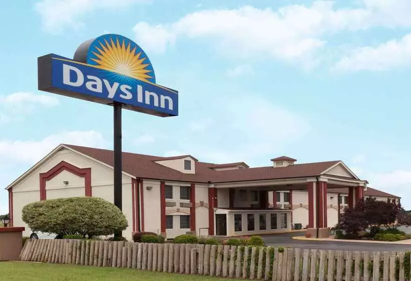 호텔 Days Inn By Wyndham Shawnee