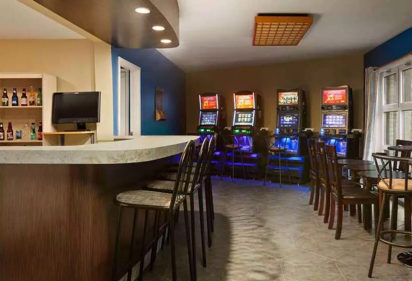 فندق Days Inn By Wyndham Troisrivieres